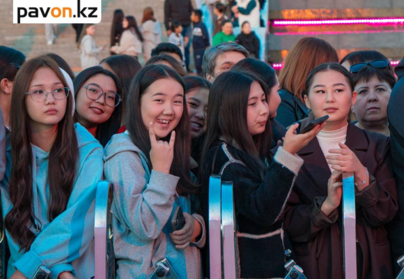 200 тысяч человек собрались на грандиозном закрытии сезона Ertis Promenade в Павлодаре (фото)