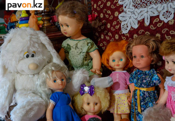 До конца октября павлодарцы могут вернуться в детство, посетив выставку советских игрушек (фото)