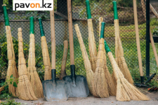 Павлодарские улицы продолжают приводить в порядок после зимы