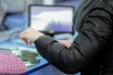 Обманутая мошенниками павлодарка хотела спрыгнуть с моста