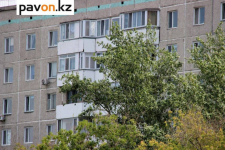 Жители павлодарской многоэтажки выступили против парковки во дворе, которую попросили сделать их соседи