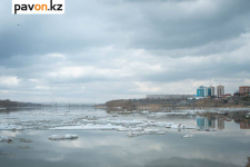 В Павлодаре продолжается ледоход (фото)