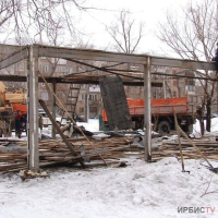 Разбирают: счет за демонтаж заброшенного магазина выставят бизнесмену