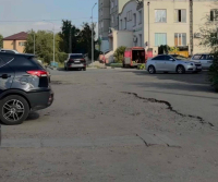 Жители павлодарских многоэтажек попросили акима благоустроить их двор