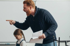 В Павлодаре отец школьницы пришел "на разборки" с учителем из-за плохой оценки дочери