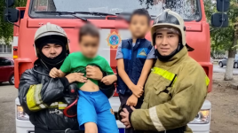 Двух детей вывели из горящих квартир спасатели в Павлодаре