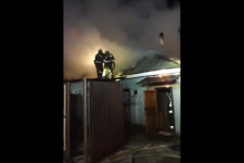 Дом загорелся в павлодарском садоводстве