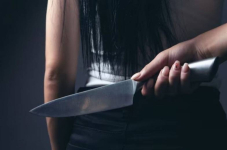 В Экибастузе девушка ударила знакомого ножом