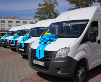 В Павлодарской области восемь новых микроавтобусов передали детским домам семейного типа и центрам поддержки детей
