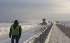 Павлодарские полицейские предупредили водителей, выезжающих на трассу в буран, о наказании