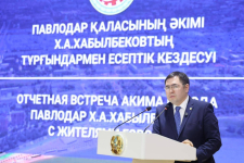 Дворы, автобусы и улица Лермонтова: аким Павлодара ответил на вопросы жителей