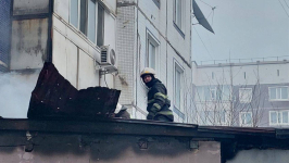 В Экибастузе на первом этаже многоэтажки загорелся магазин