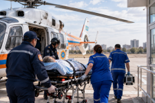 Пациента с острой почечной недостаточностью доставили вертолетом из Иртышска в Павлодар