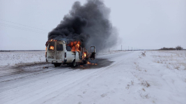 В сгоревшем на трассе школьном автобусе недавно меняли печку, возле которой и начался пожар