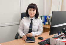 В Павлодаре пенсионерку, которая собиралась перевести мошенникам полтора миллиона тенге, остановила сотрудница полиции