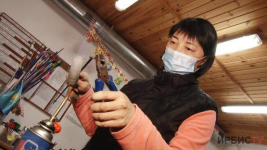 Почему тренер павлодарских лучников сама чинит инвентарь?