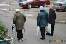 Одиноко проживающие павлодарские пенсионеры могут обратиться за помощью в приобретении продуктов и лекарств на горячую линию