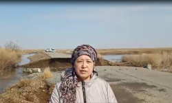 Чтобы спасти село от паводка, в Павлодарской области пришлось вскрывать дорогу