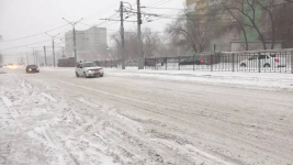 Почти 150 человек обратились в травмпункты Павлодара из-за внезапно образовавшегося гололеда