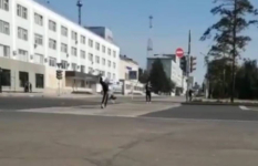 Павлодарец пытался привлечь подписчиков в свой аккаунт, сделав сальто на проезжей части в центре города