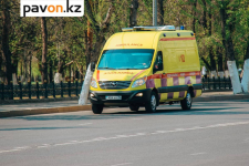 В Аксу медики приняли роды по дороге в больницу
