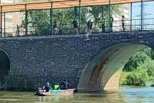 В Павлодаре спасли беременную женщину, которая решилась на прыжок с моста в реку