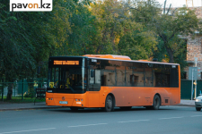 Аким Павлодара проехался на городских автобусах
