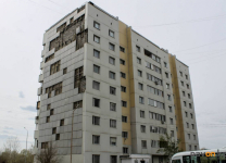 Дом на улице Майры, с которого фасад несколько лет отлетает кусками, наконец-то будут ремонтировать