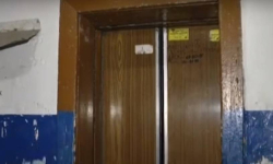 С риском для жизни: павлодарцы боятся пользоваться старыми лифтами